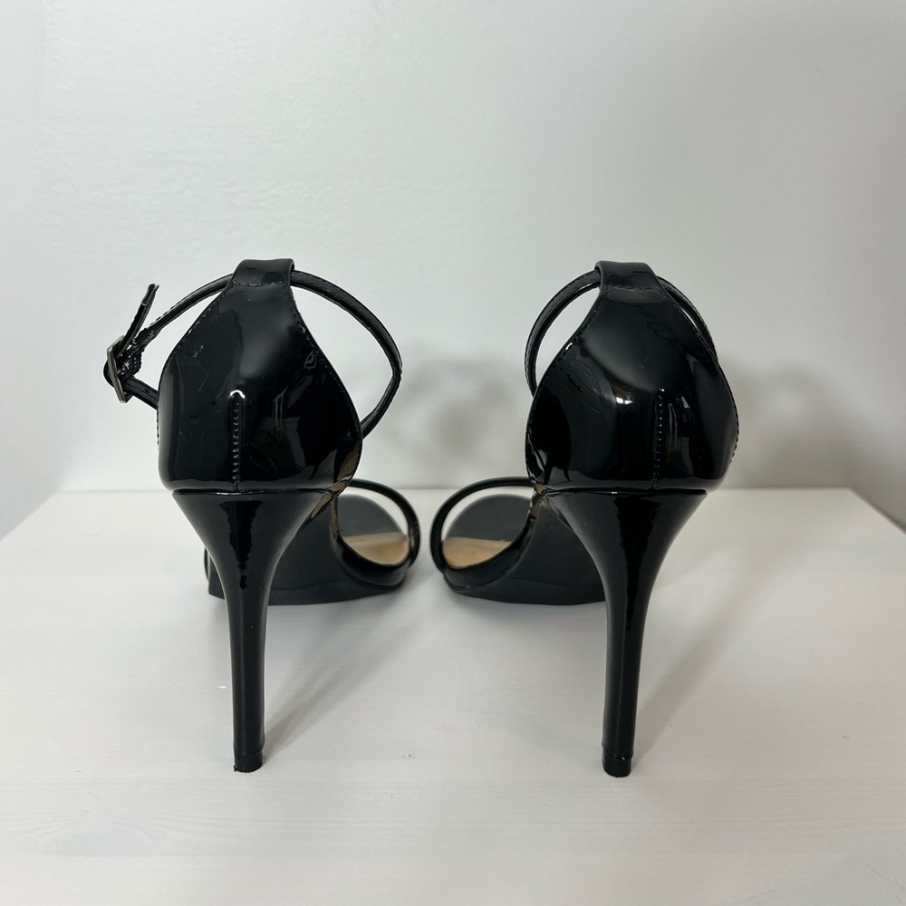 Simple black patent party pump - Picture 5 of 5